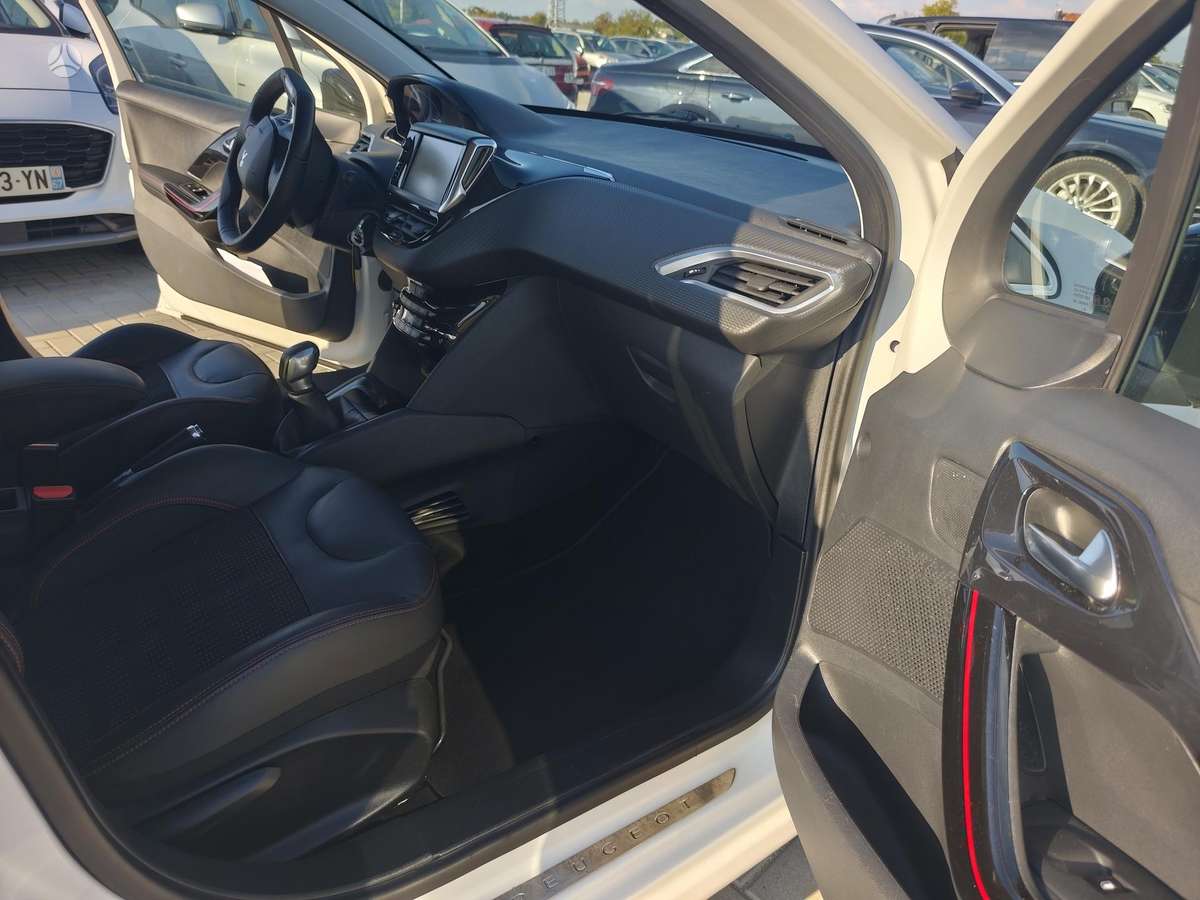 Peugeot 208, 1.2 l., hatchback