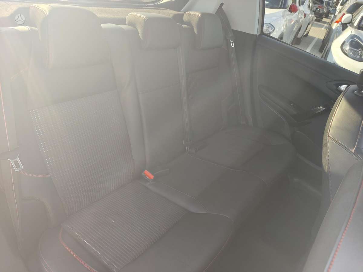 Peugeot 208, 1.2 l., hatchback