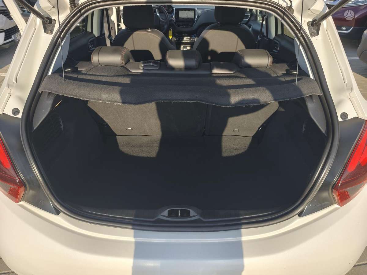 Peugeot 208, 1.2 l., Хэтчбек