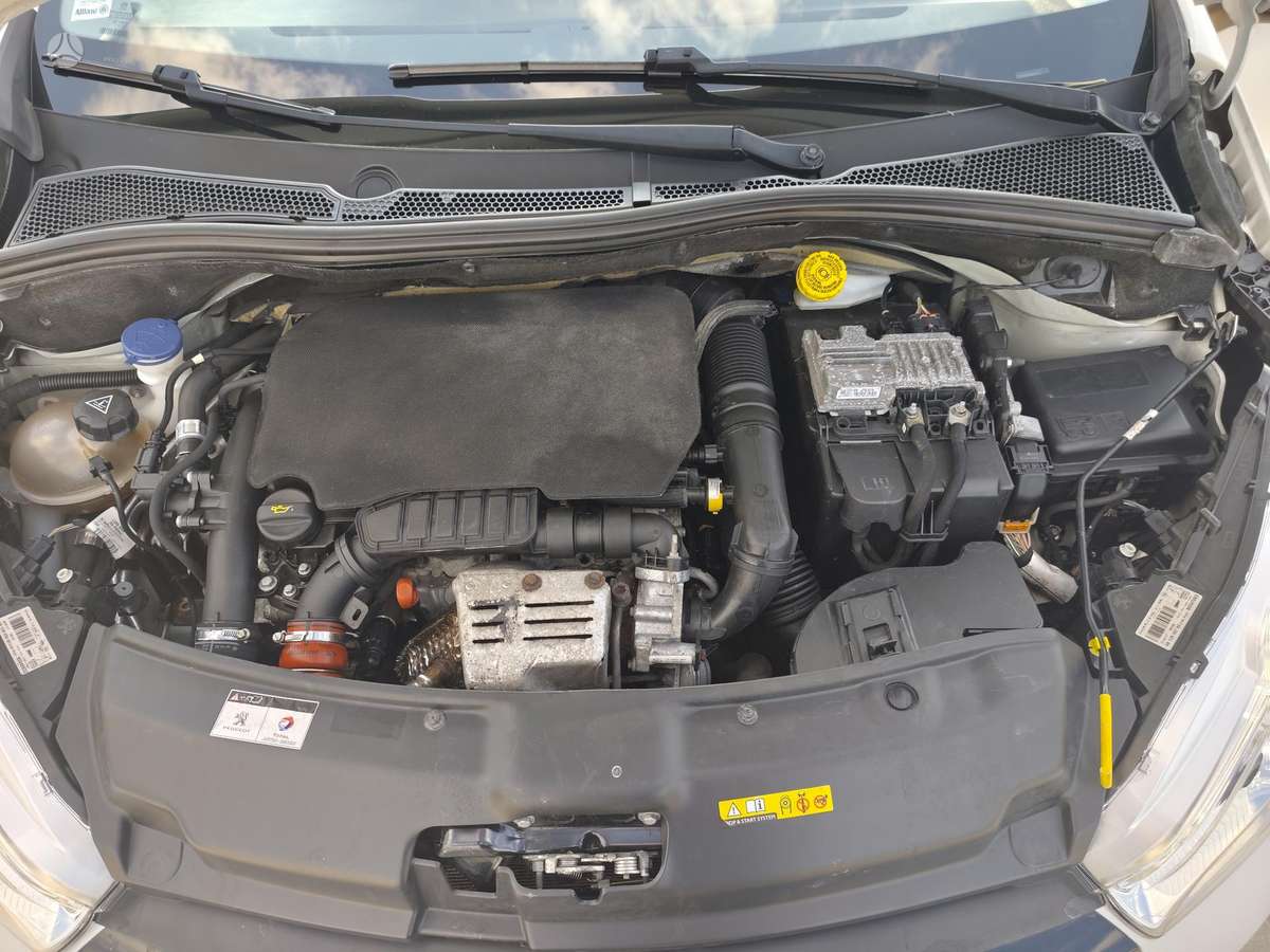 Peugeot 208, 1.2 l., hatchback