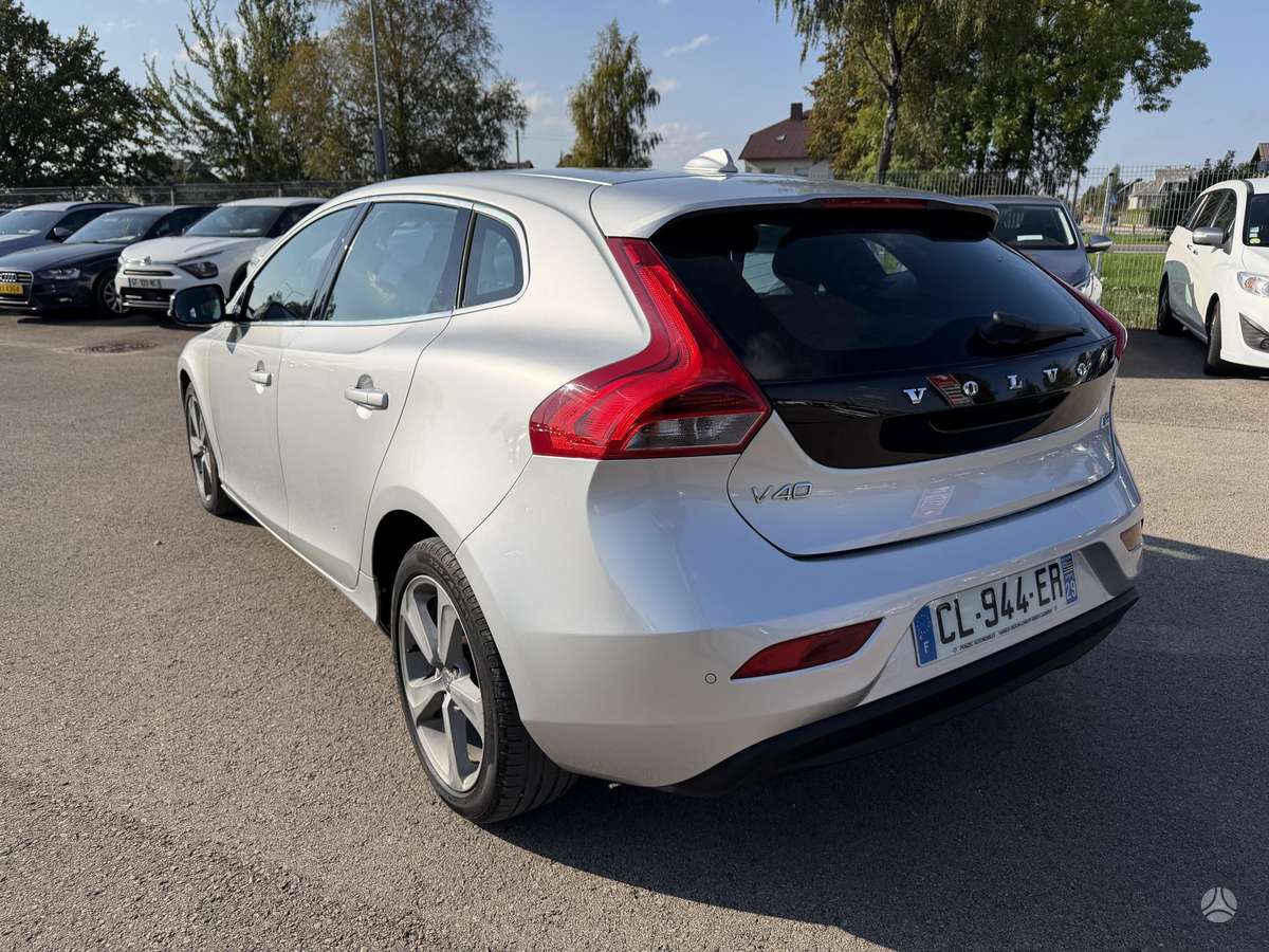Volvo V40, 1.6 l., hatchback