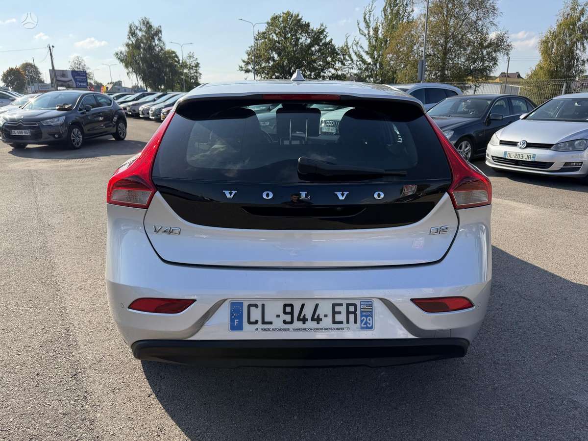 Volvo V40, 1.6 l., hatchback