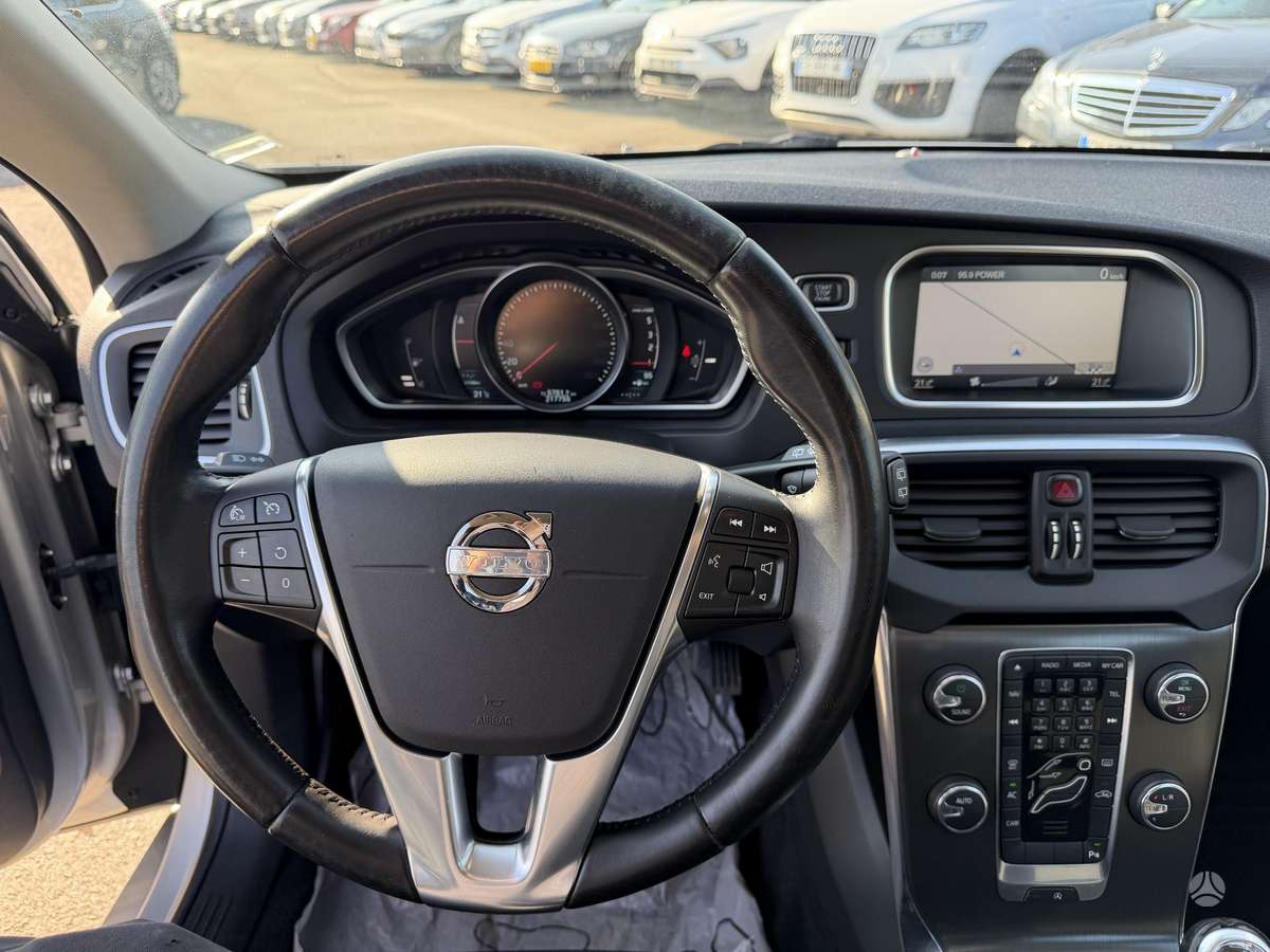 Volvo V40, 1.6 l., Хэтчбек