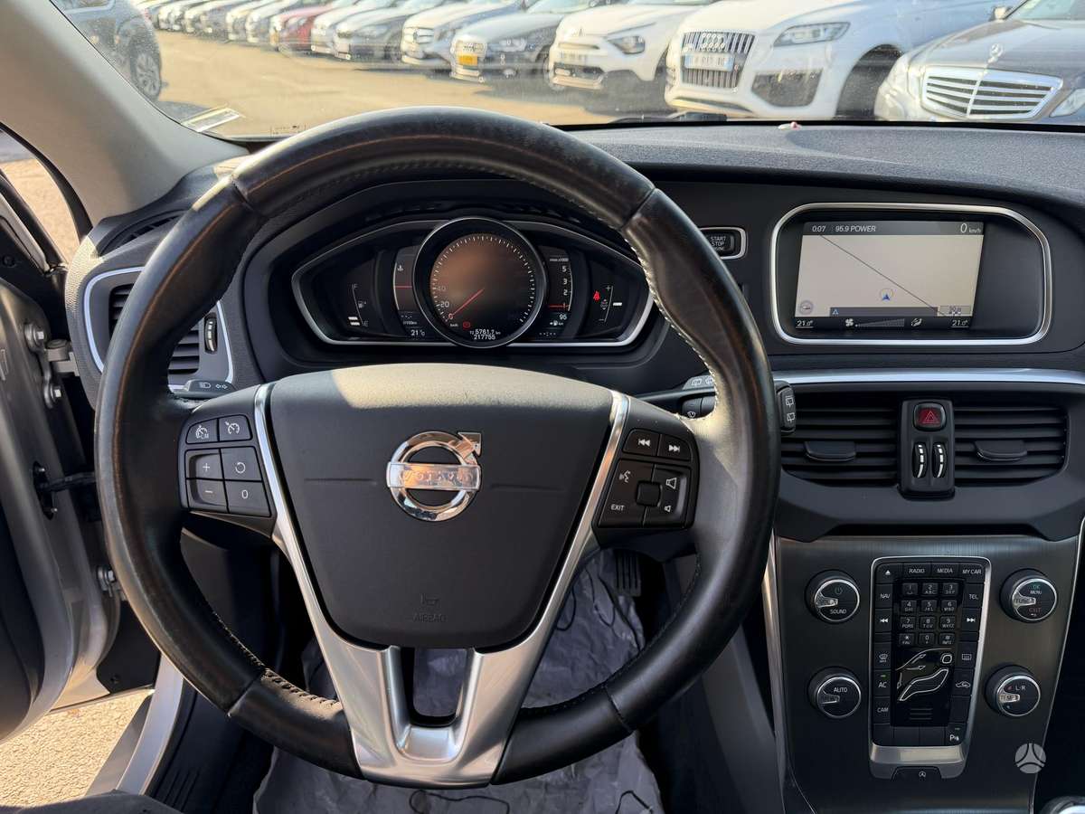 Volvo V40, 1.6 l., Хэтчбек