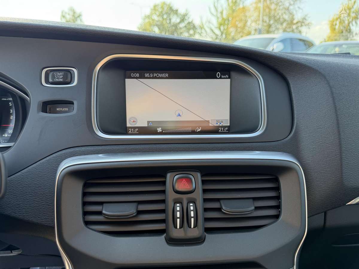 Volvo V40, 1.6 l., hatchback