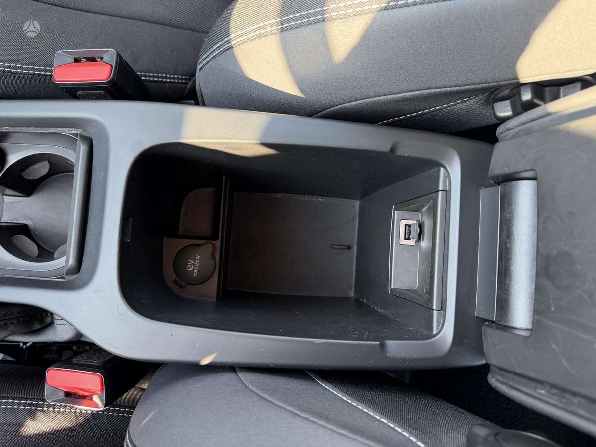 Volvo V40, 1.6 l., Хэтчбек
