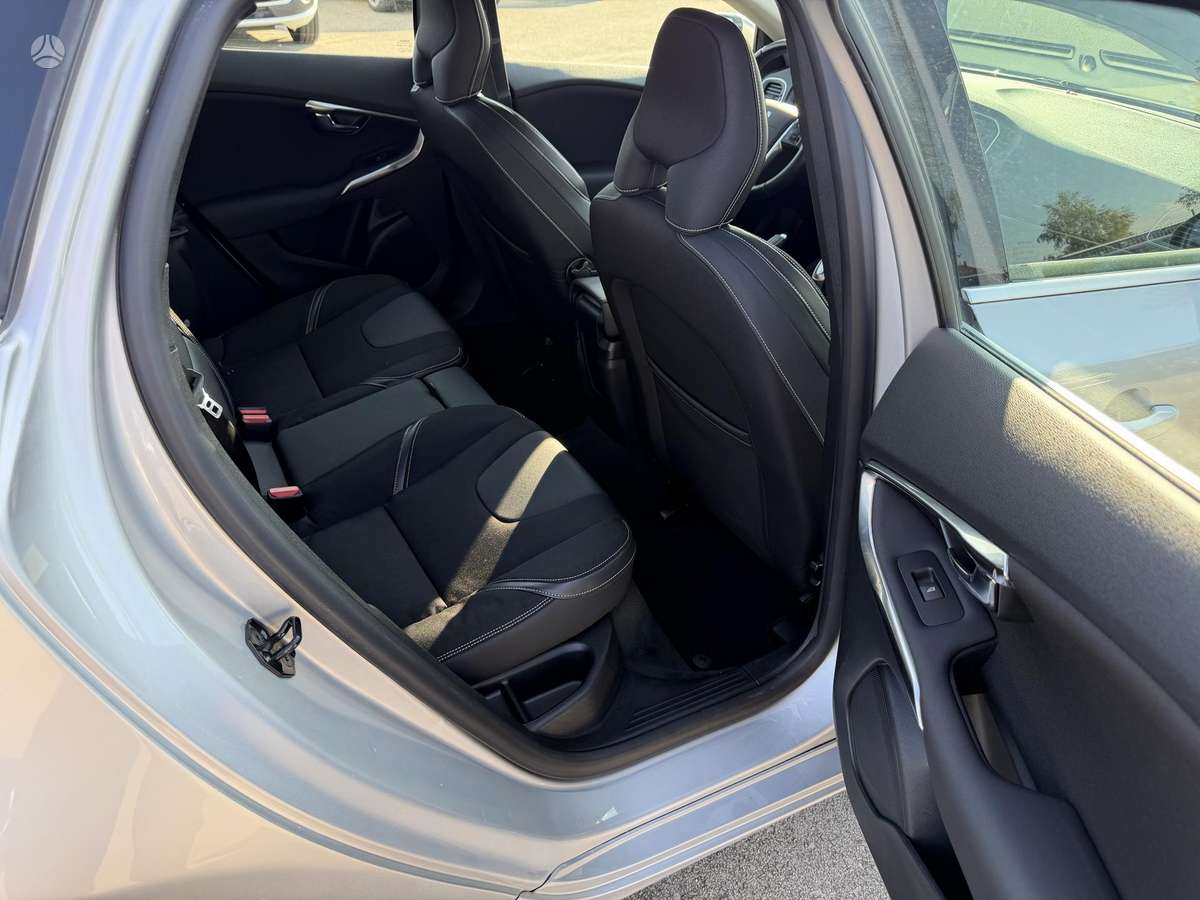 Volvo V40, 1.6 l., Хэтчбек