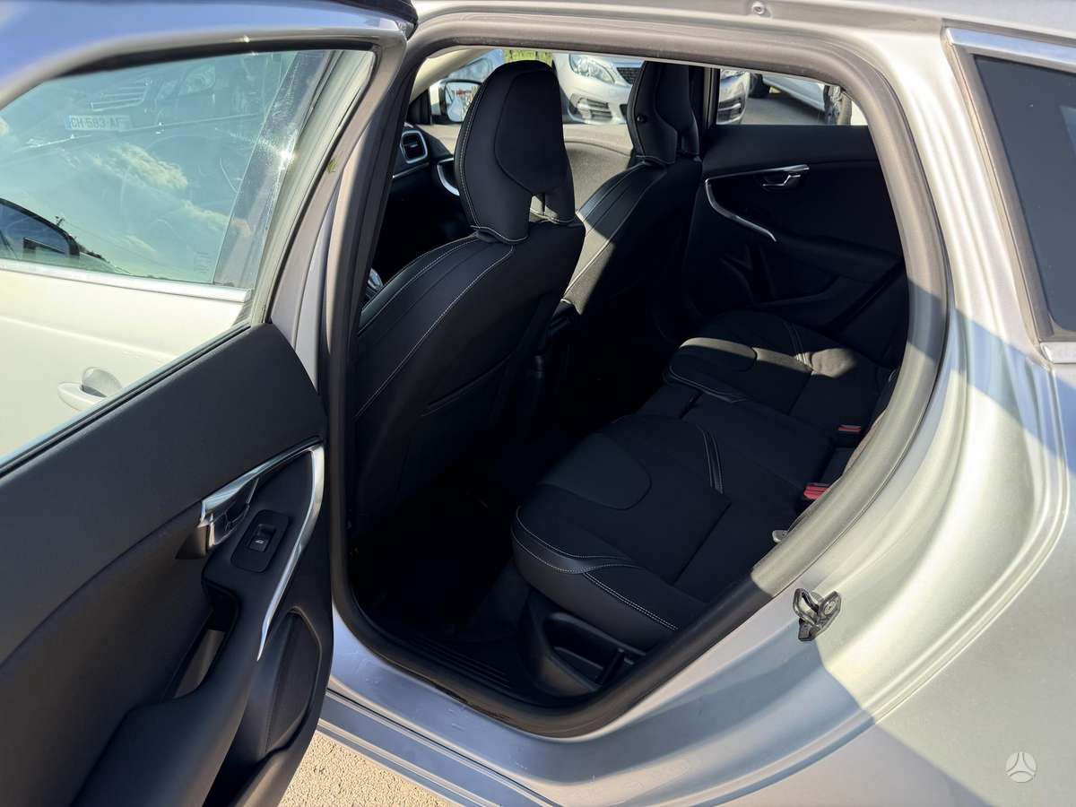 Volvo V40, 1.6 l., Хэтчбек