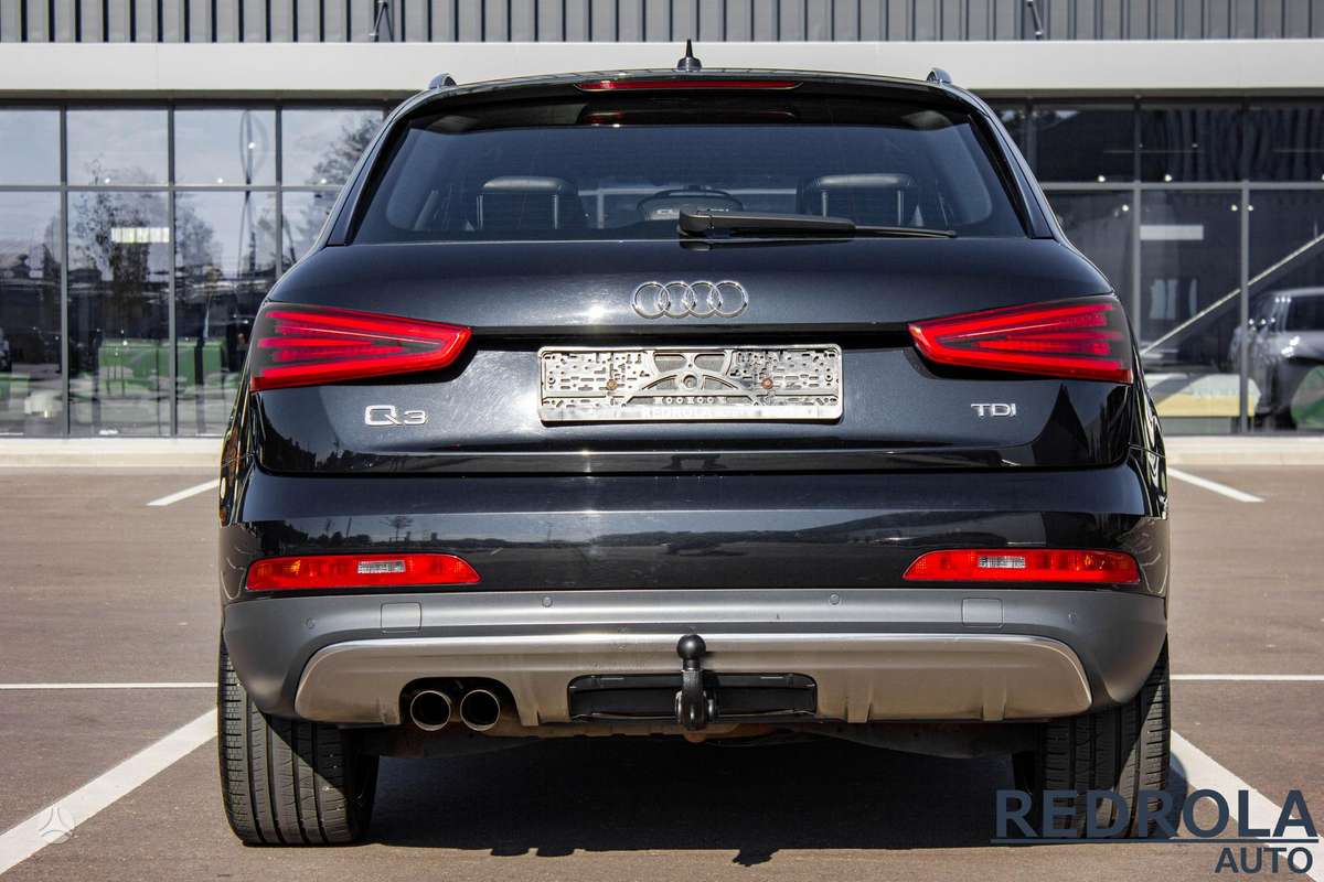 Audi Q3, 2.0 l., off-road / crossover