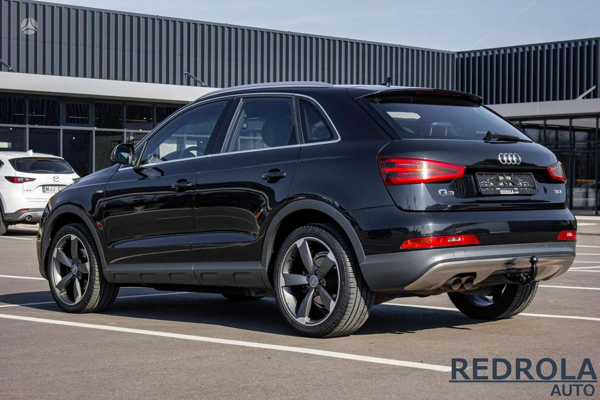 Audi Q3, 2.0 l., off-road / crossover