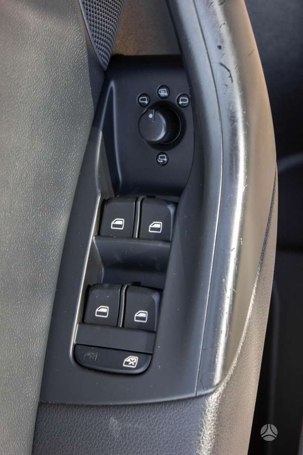 Audi Q3, 2.0 l., off-road / crossover
