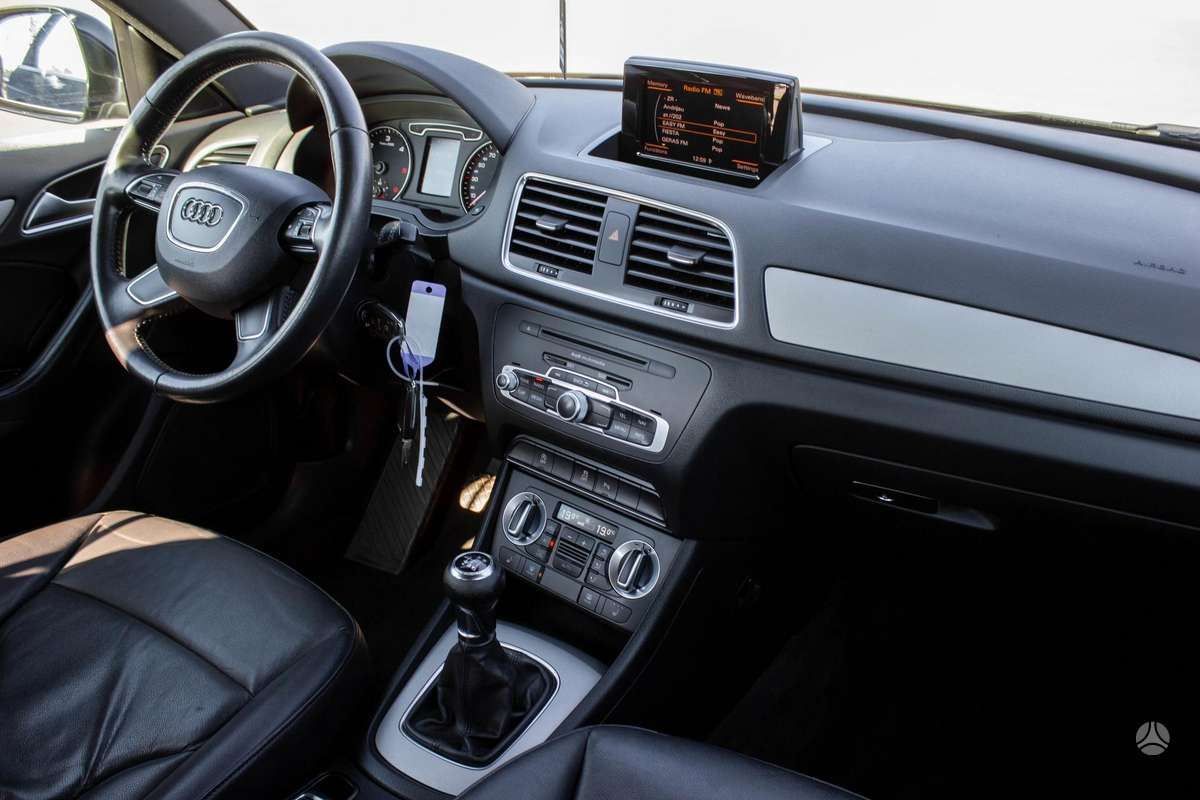 Audi Q3, 2.0 l., Внедорожник / Кроссовер