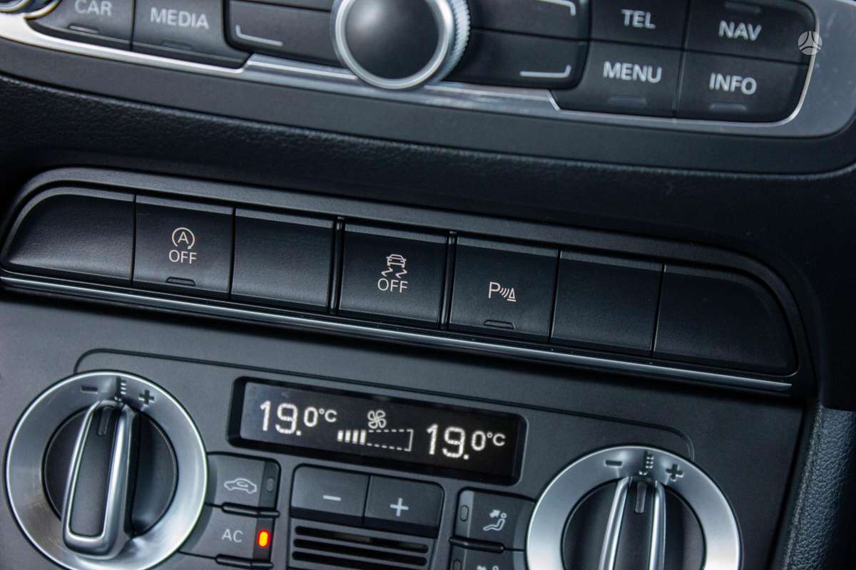 Audi Q3, 2.0 l., Внедорожник / Кроссовер