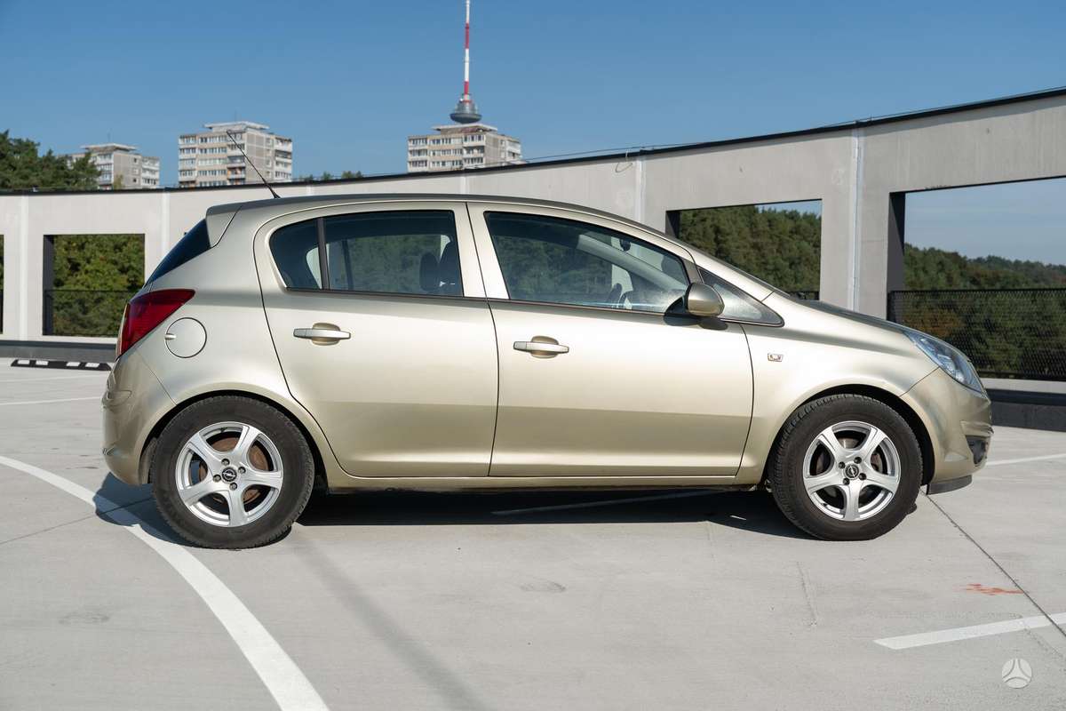 Opel Corsa, 1.2 l., Хэтчбек