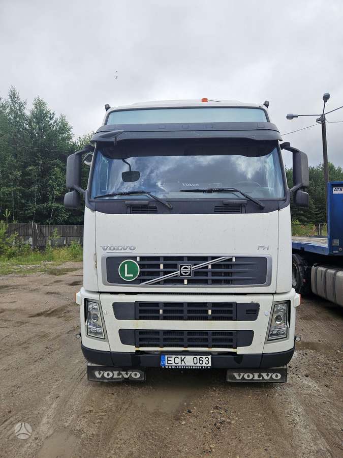 Volvo FH, double sleeper