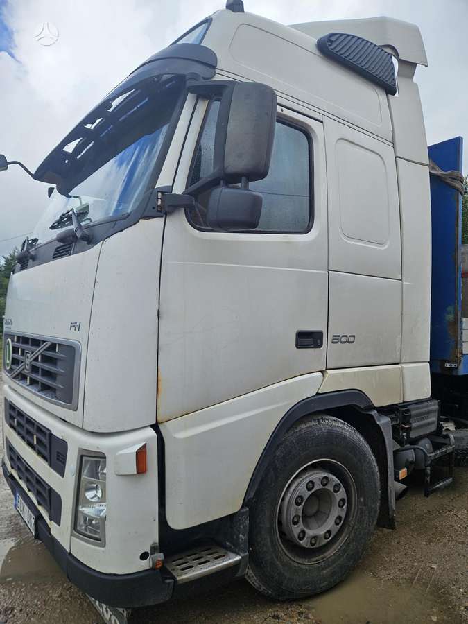 Volvo FH, double sleeper
