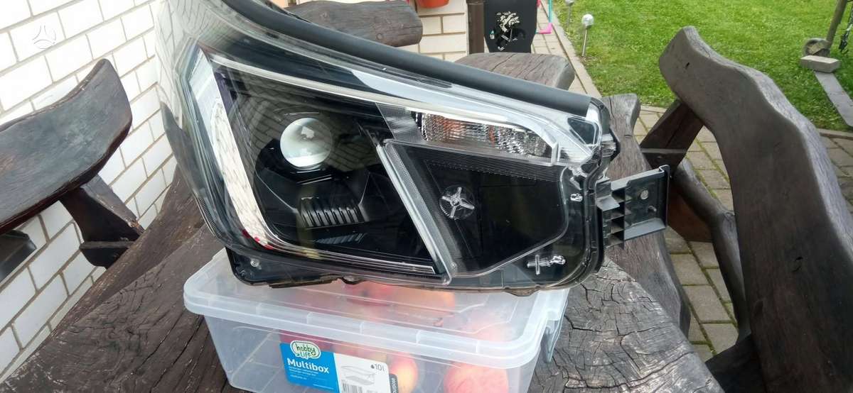 Subaru Forester žibintai