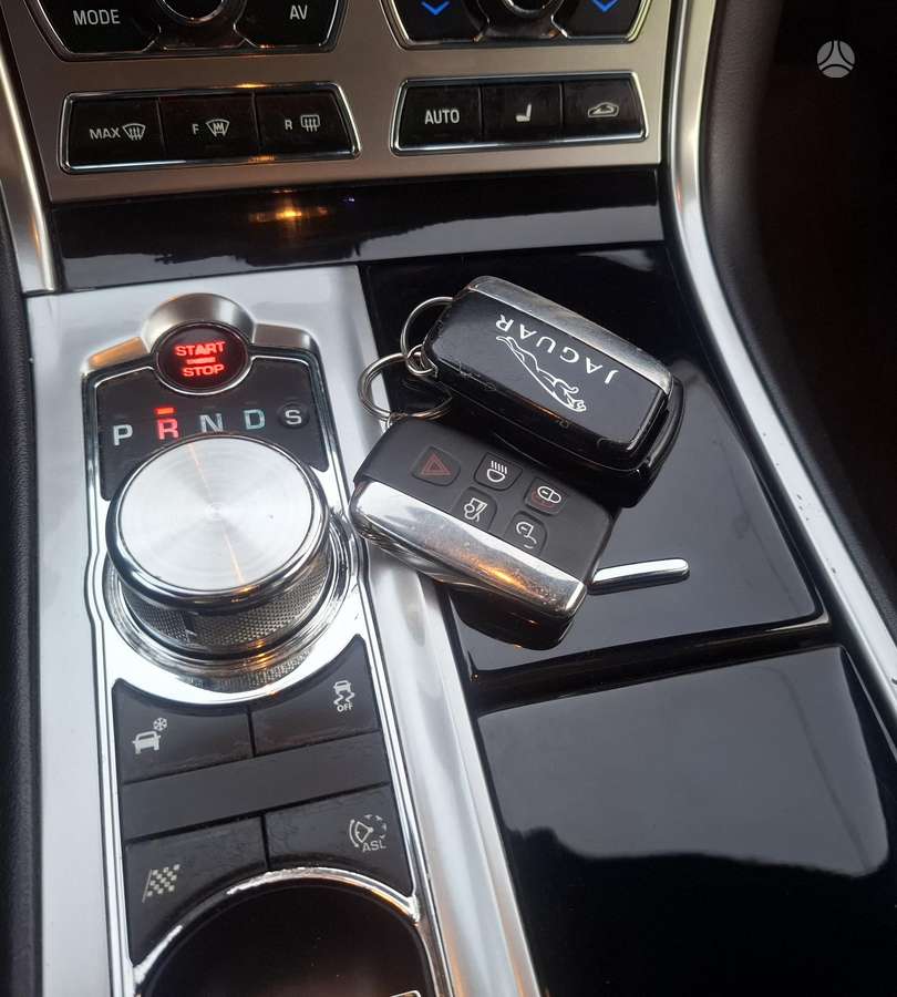 Jaguar XF, 3.0 l., Седан