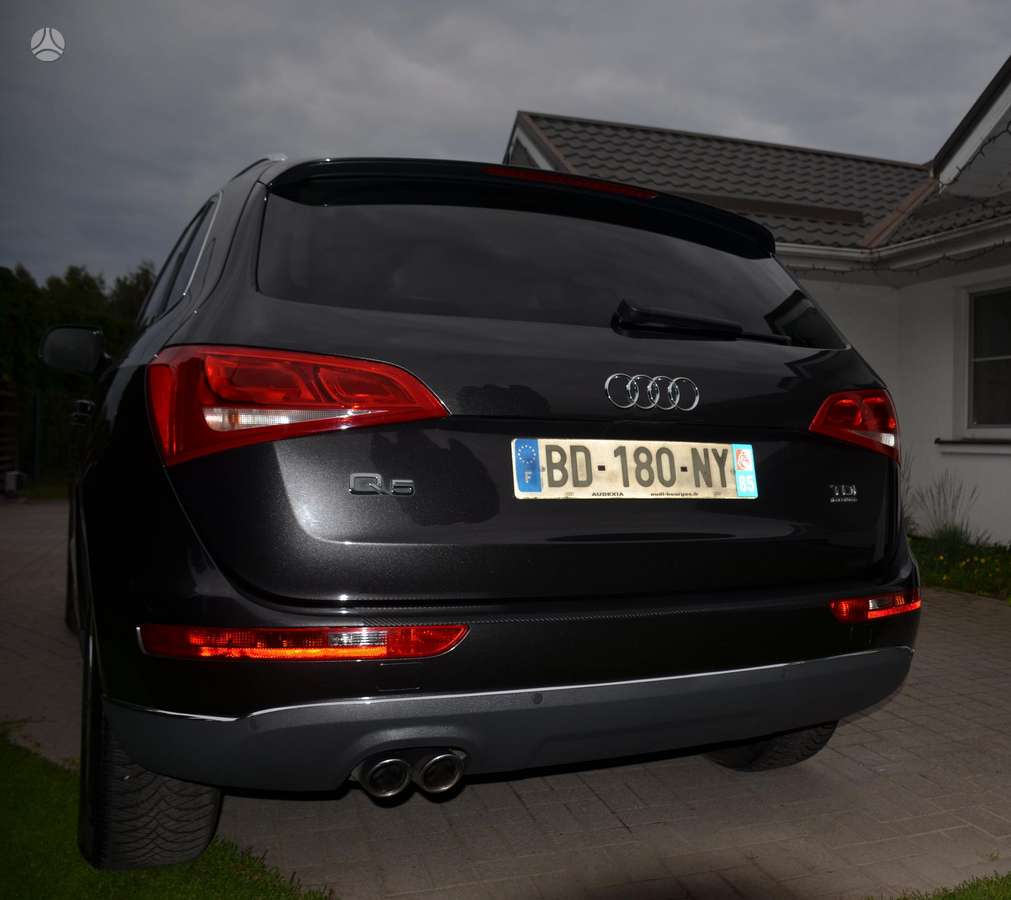 Audi Q5, 2.0 l., off-road / crossover