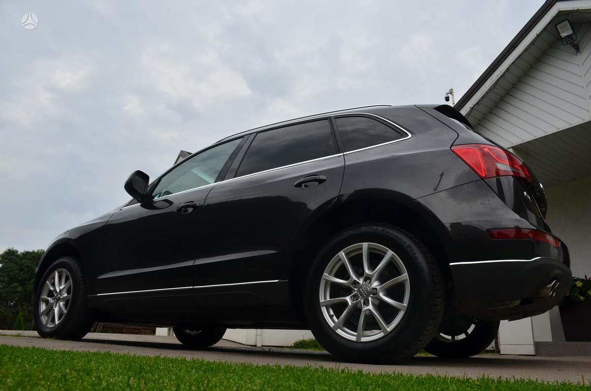 Audi Q5, 2.0 l., off-road / crossover
