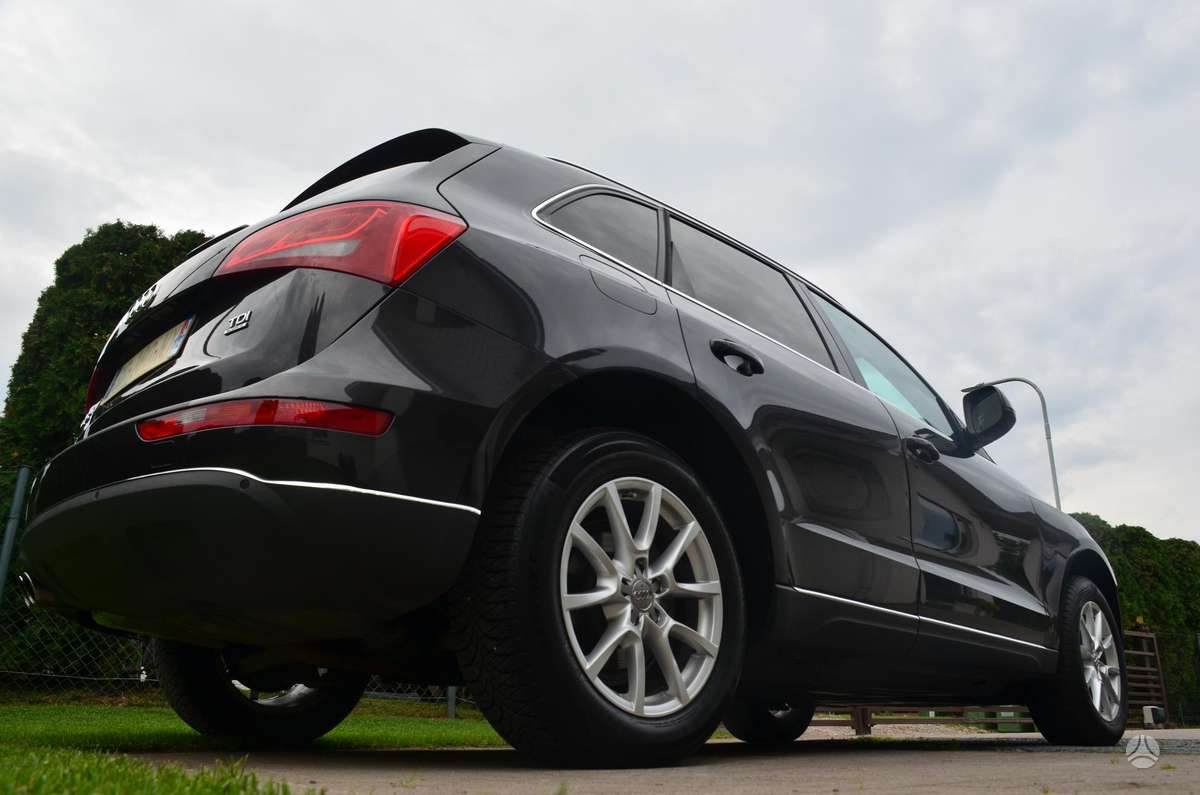 Audi Q5, 2.0 l., off-road / crossover