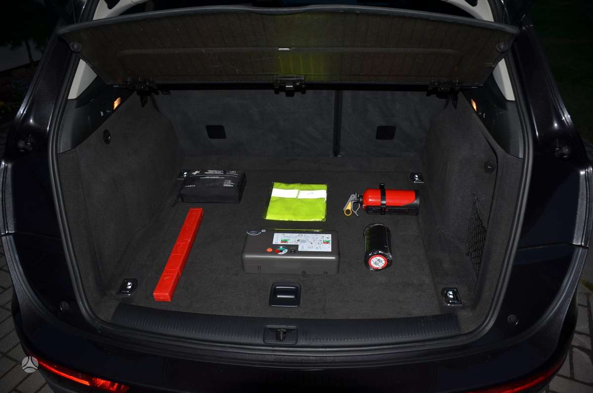 Audi Q5, 2.0 l., off-road / crossover