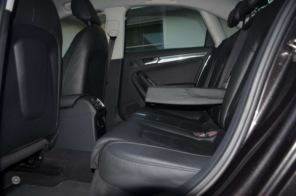 Audi Q5, 2.0 l., off-road / crossover