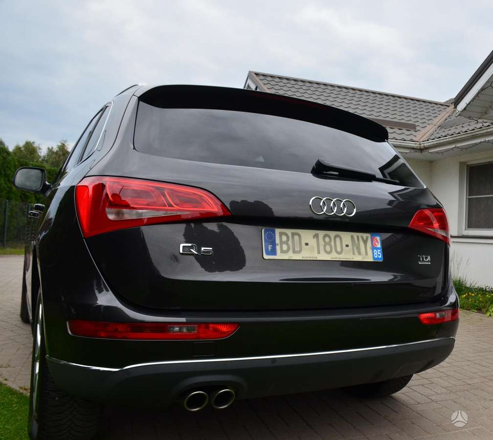 Audi Q5, 2.0 l., off-road / crossover