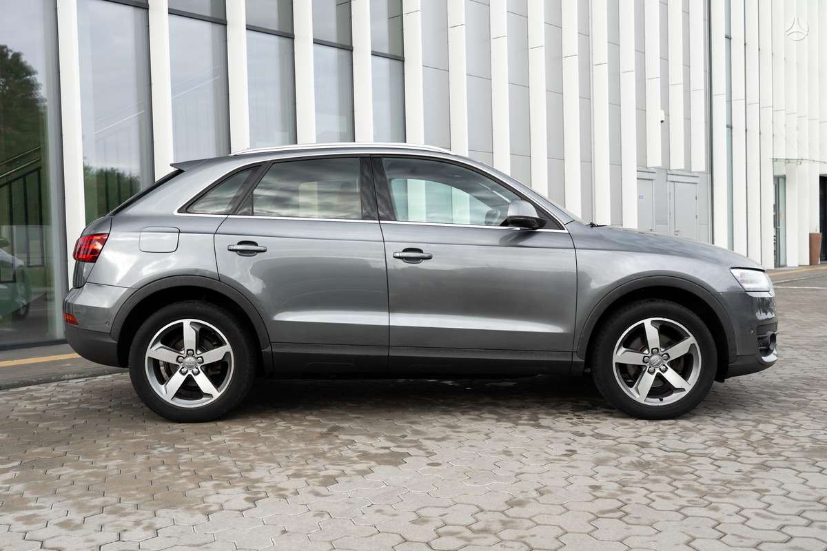 Audi Q3, 2.0 l., Внедорожник / Кроссовер