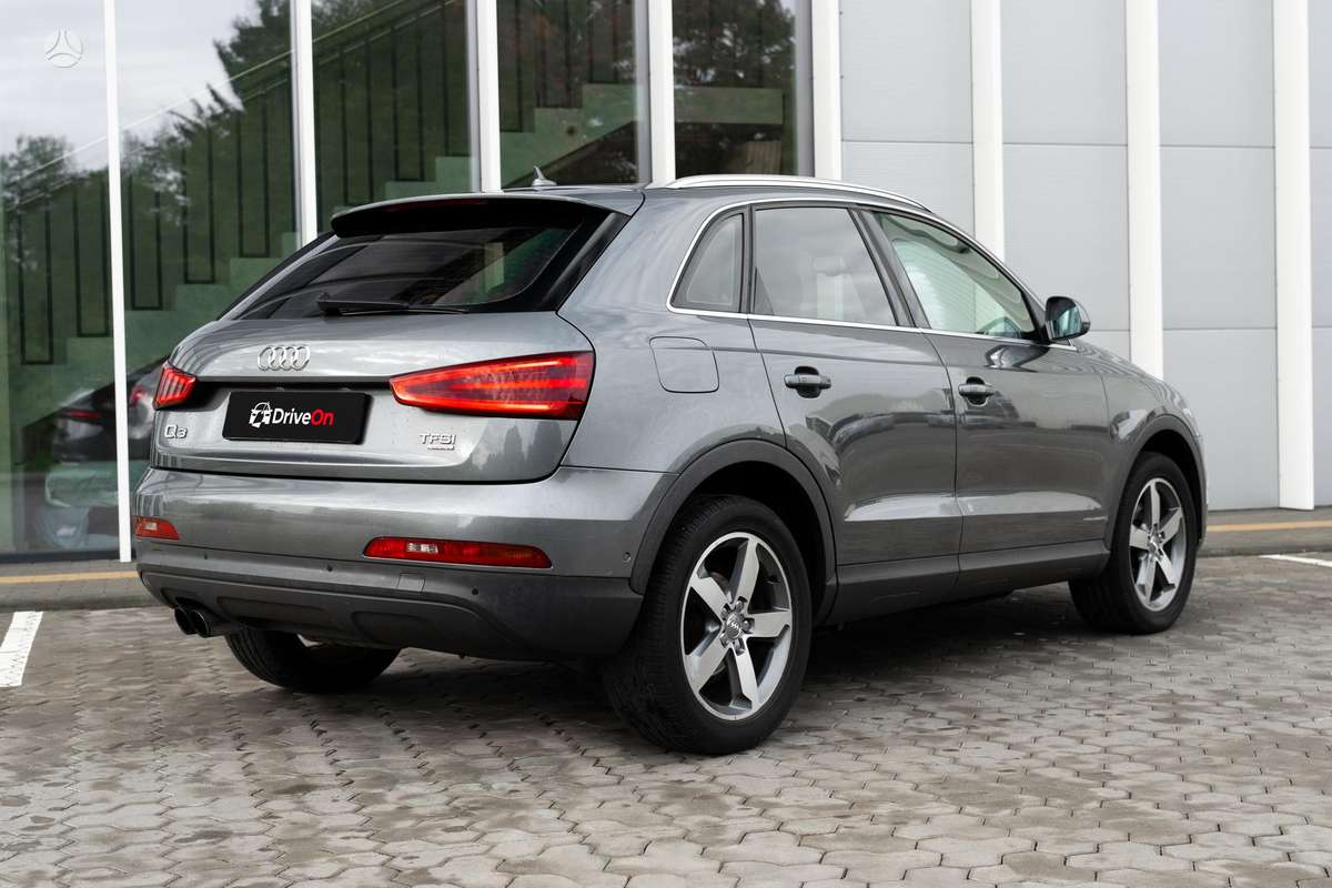 Audi Q3, 2.0 l., off-road / crossover