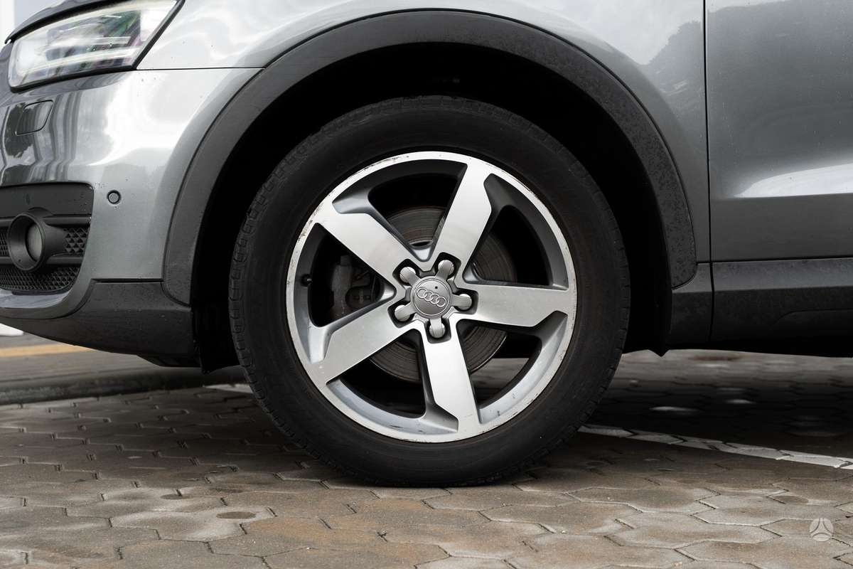 Audi Q3, 2.0 l., Внедорожник / Кроссовер