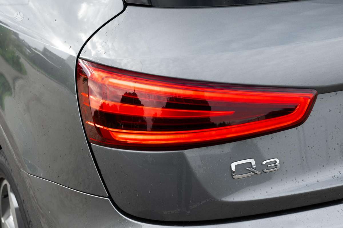 Audi Q3, 2.0 l., off-road / crossover