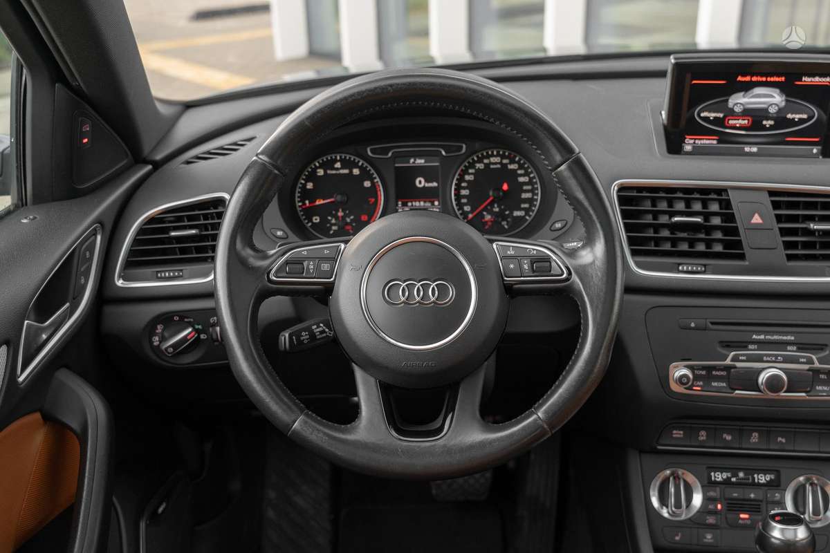Audi Q3, 2.0 l., Внедорожник / Кроссовер
