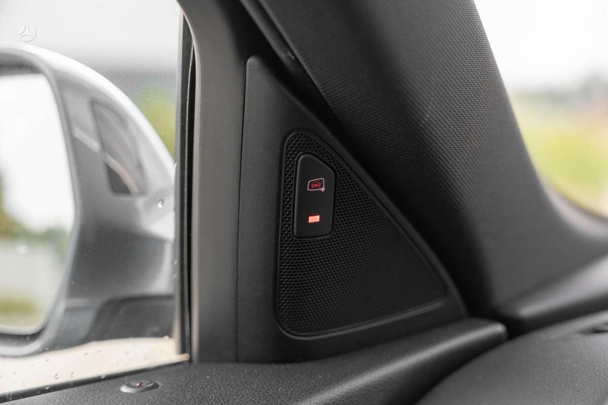 Audi Q3, 2.0 l., Внедорожник / Кроссовер
