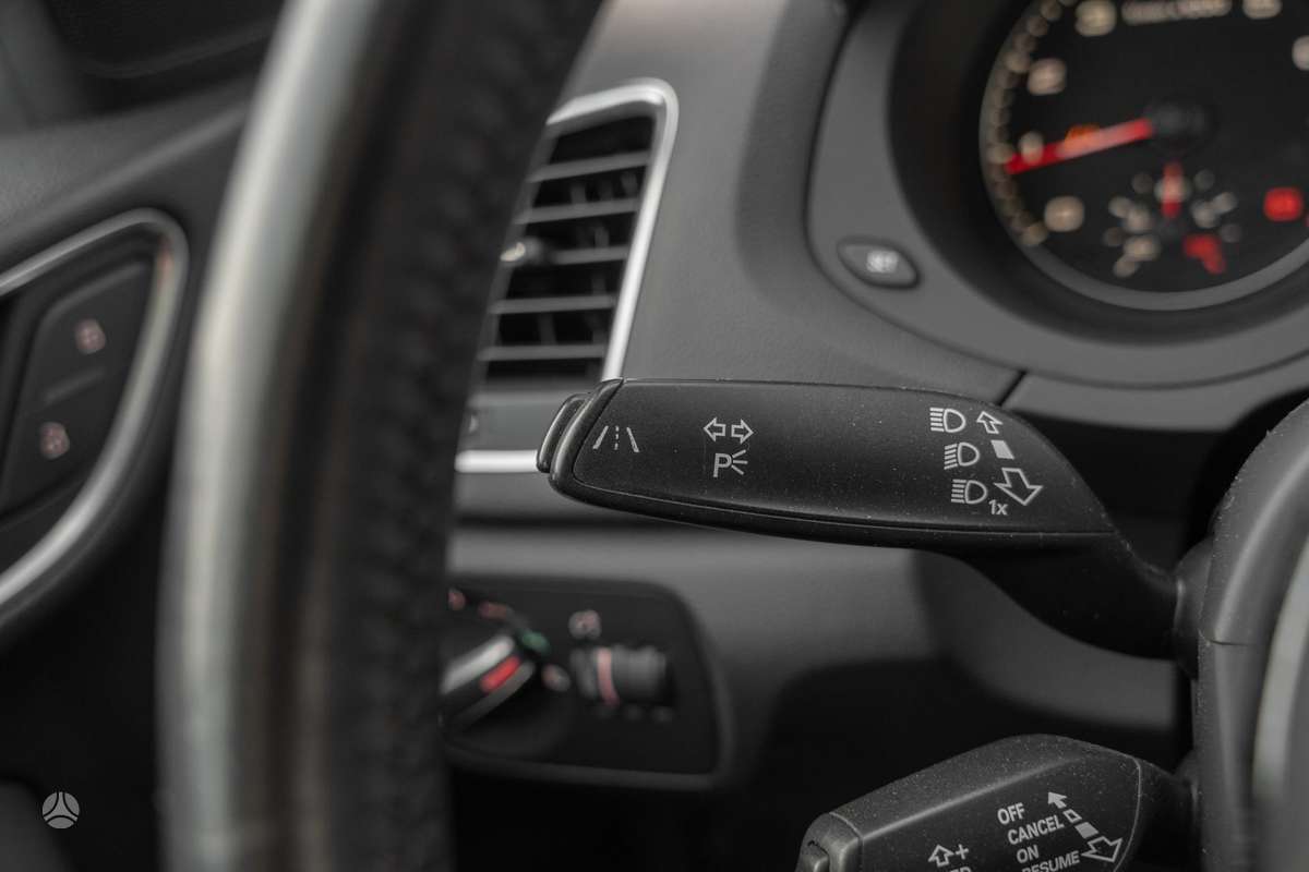Audi Q3, 2.0 l., Внедорожник / Кроссовер