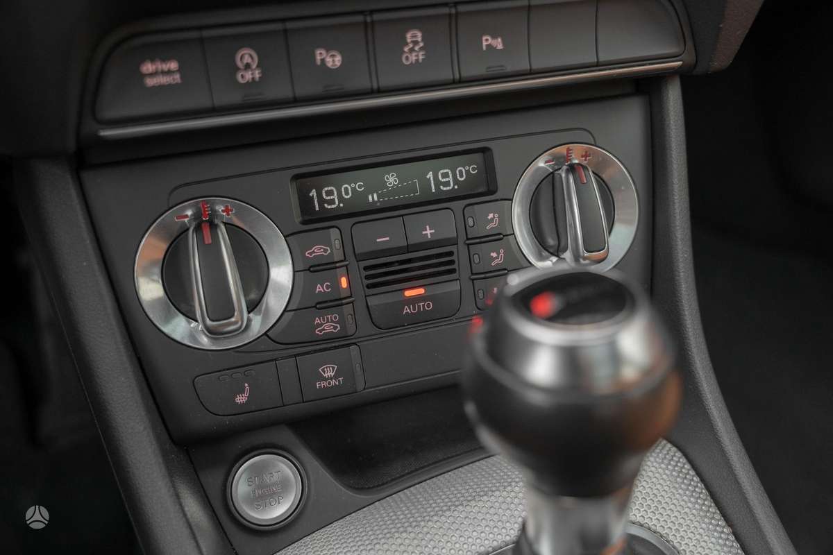 Audi Q3, 2.0 l., Внедорожник / Кроссовер