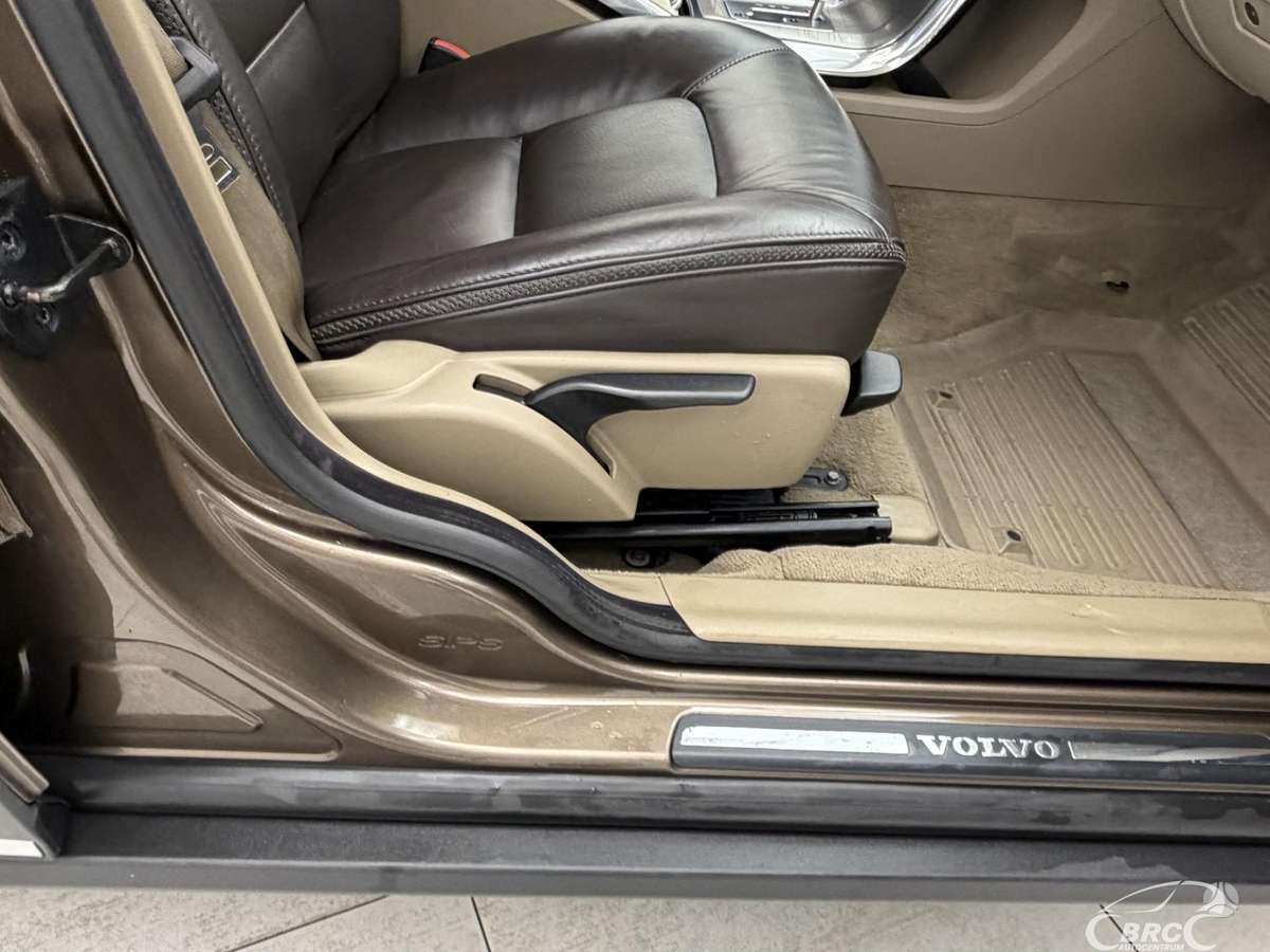 Volvo XC70, 2.4 l., wagon