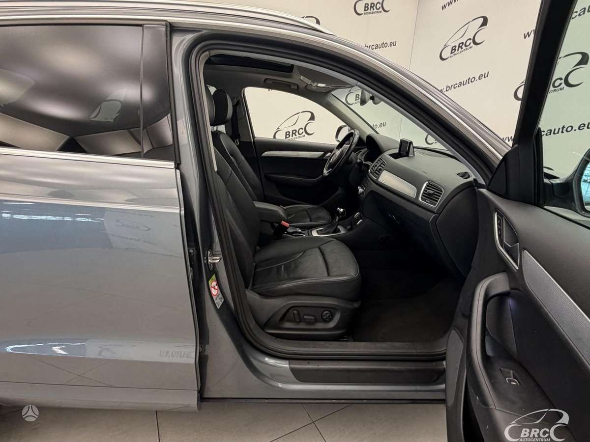 Audi Q3, 2.0 l., off-road / crossover