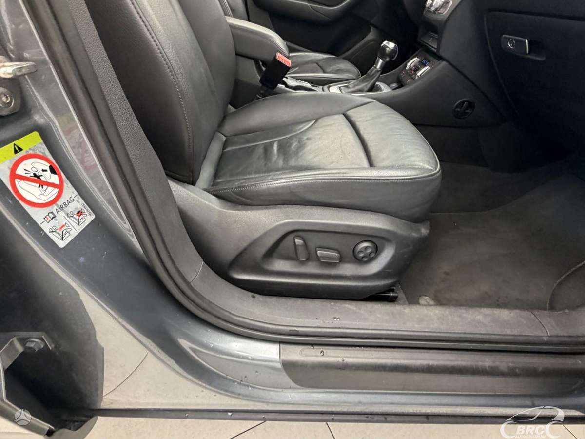 Audi Q3, 2.0 l., off-road / crossover