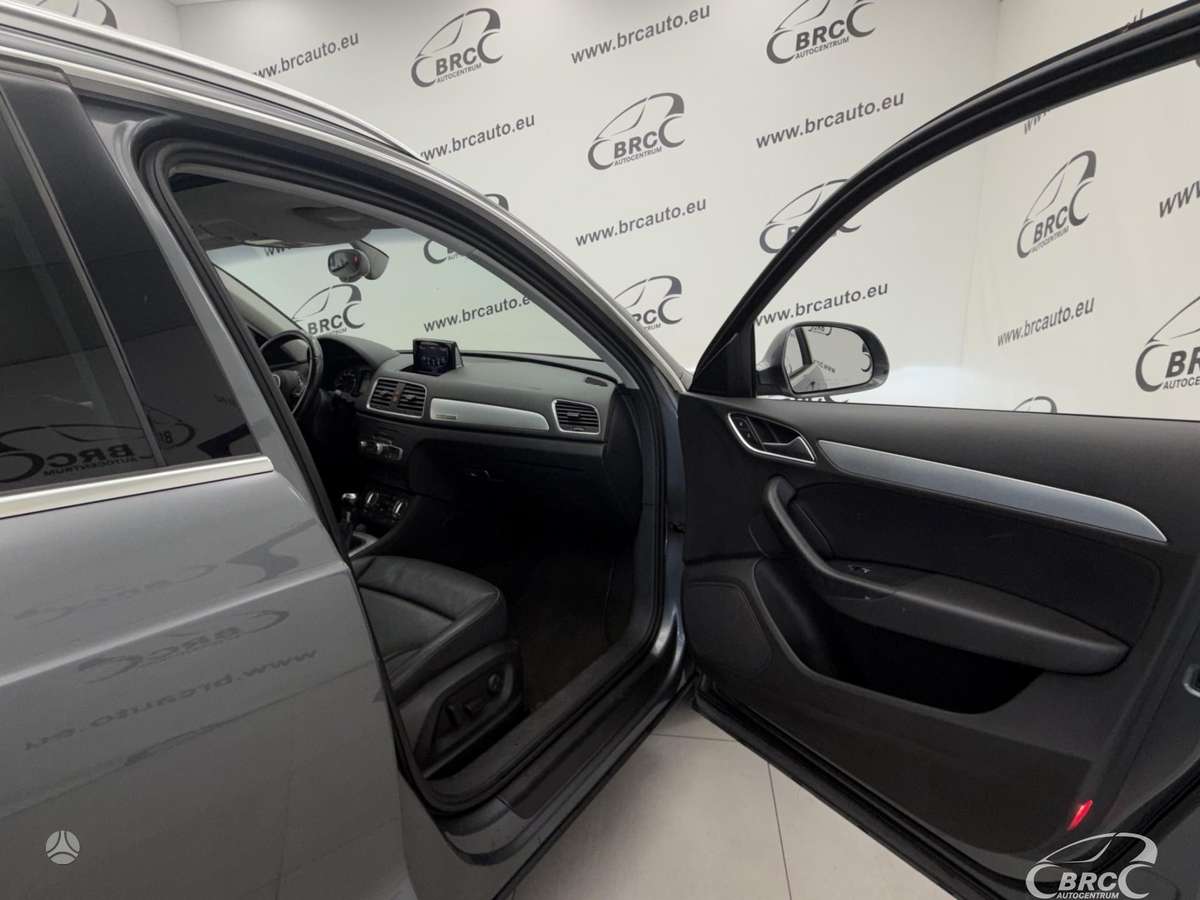 Audi Q3, 2.0 l., off-road / crossover