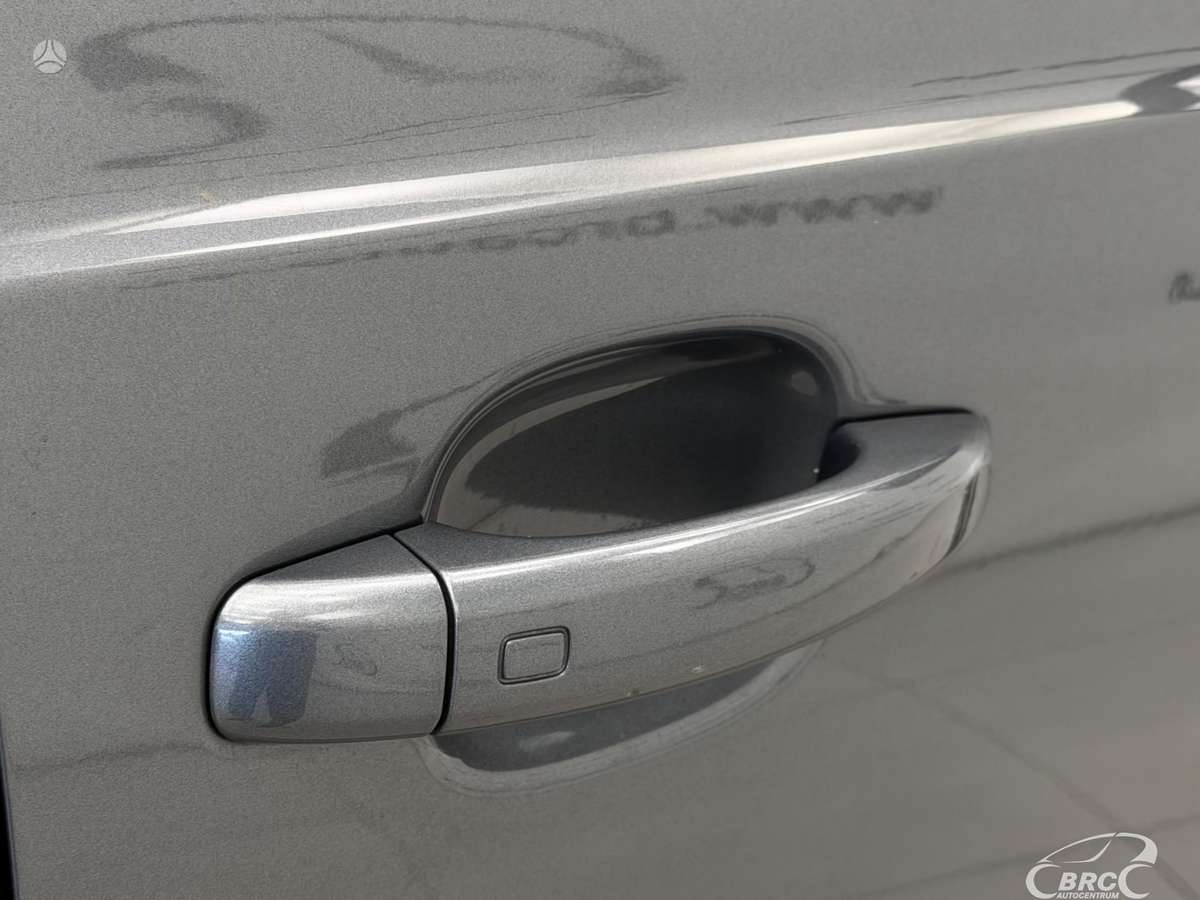 Audi Q3, 2.0 l., off-road / crossover