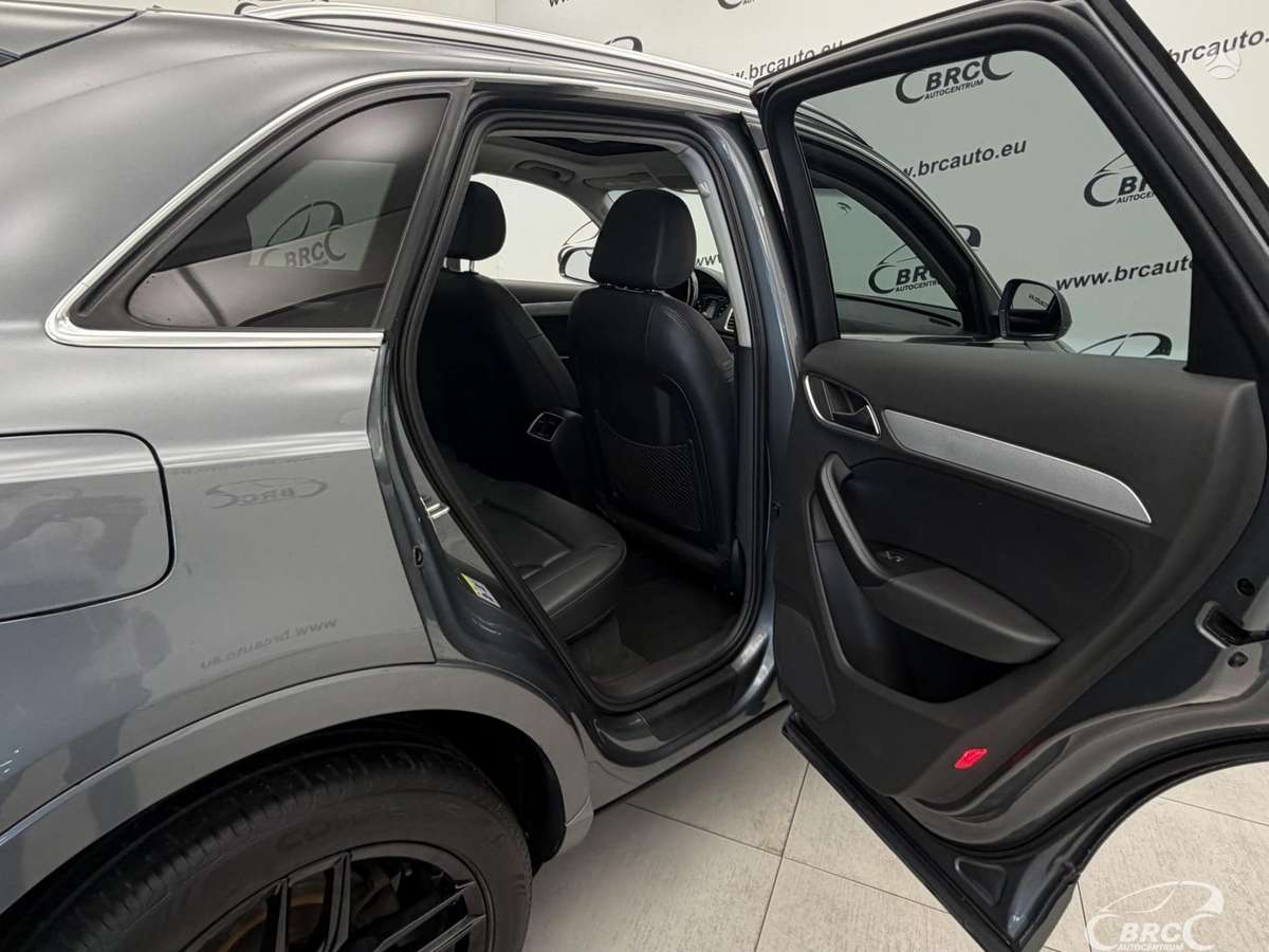 Audi Q3, 2.0 l., off-road / crossover