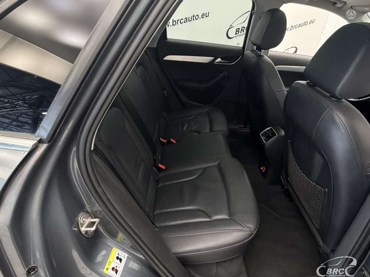 Audi Q3, 2.0 l., off-road / crossover
