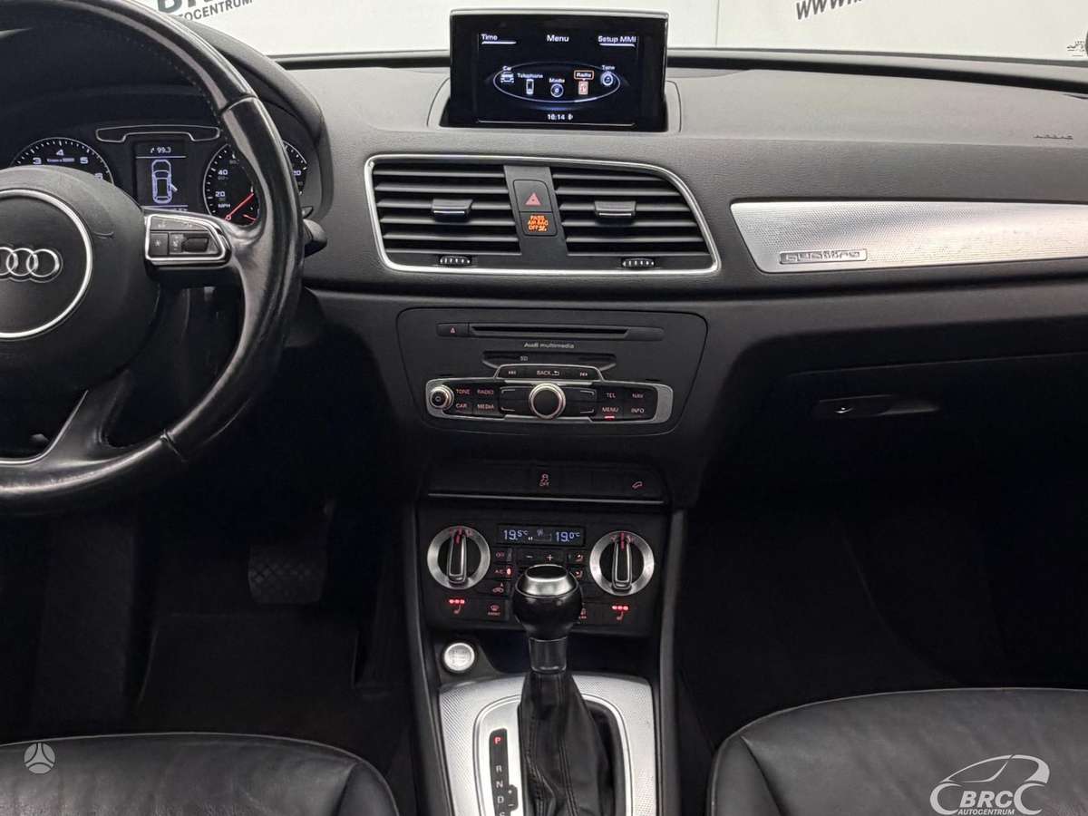 Audi Q3, 2.0 l., off-road / crossover