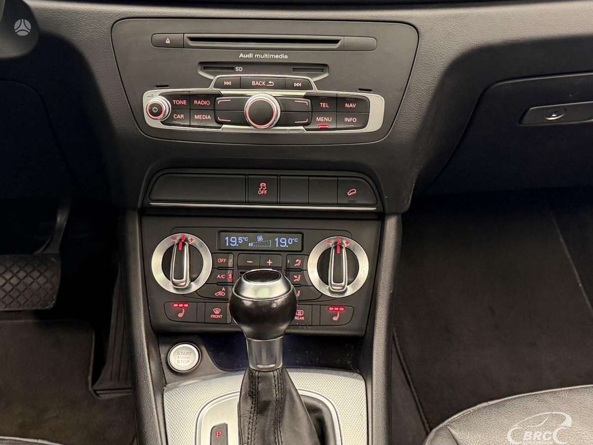 Audi Q3, 2.0 l., off-road / crossover