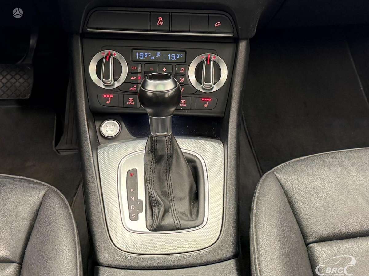 Audi Q3, 2.0 l., off-road / crossover