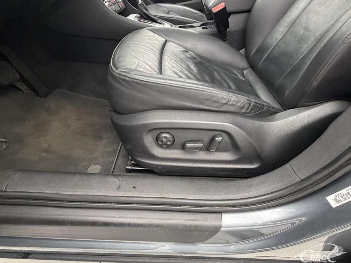 Audi Q3, 2.0 l., off-road / crossover