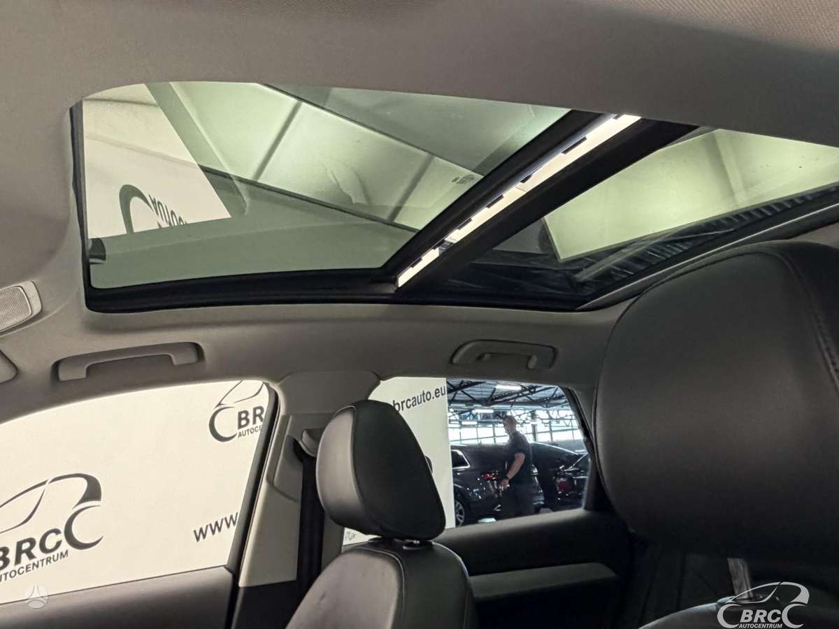 Audi Q3, 2.0 l., off-road / crossover
