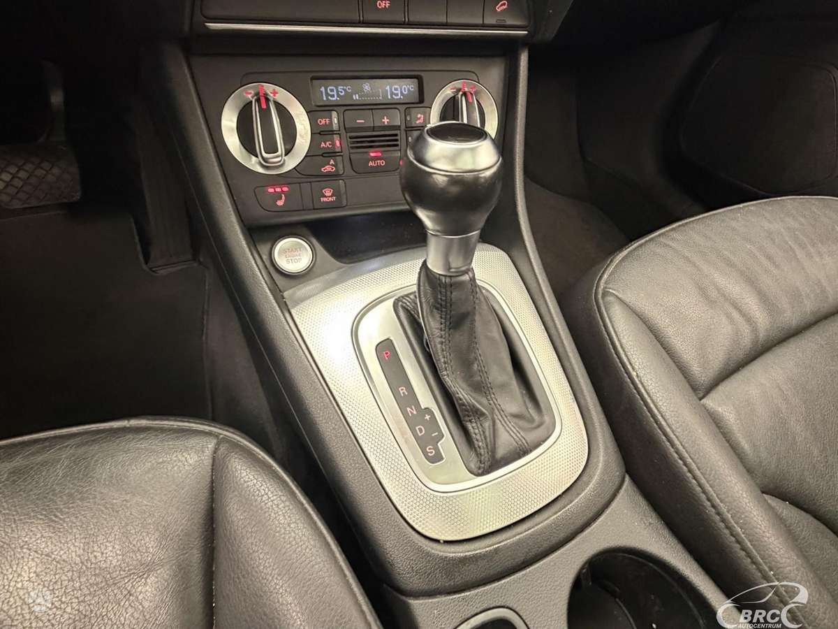 Audi Q3, 2.0 l., off-road / crossover