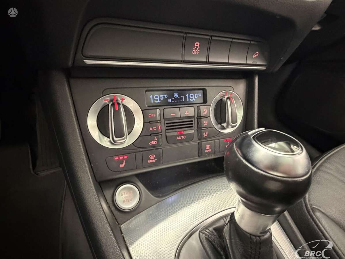 Audi Q3, 2.0 l., off-road / crossover